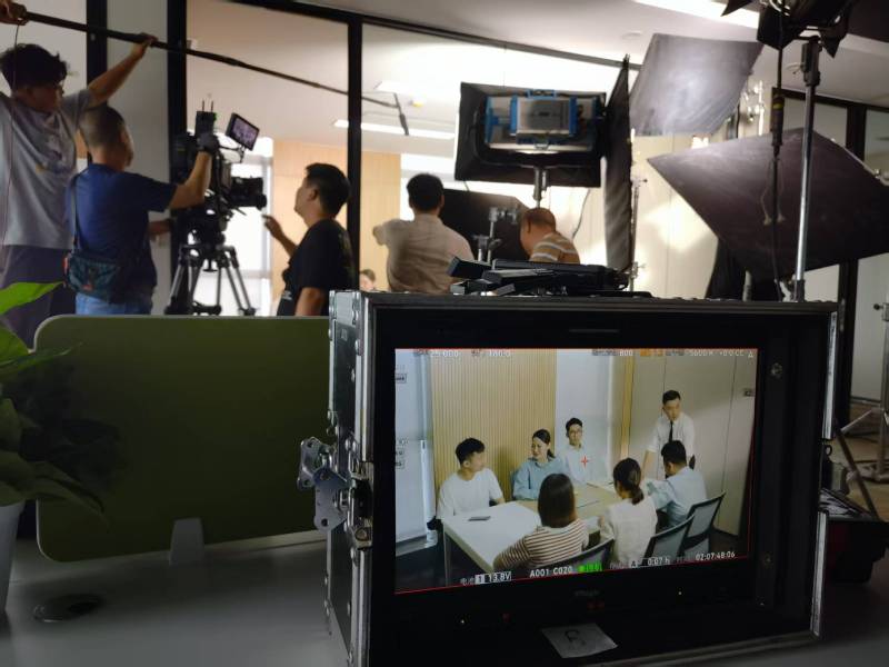桃城区TVC拍摄公司：科技产品视觉化大师，诠释未来感与功能美学